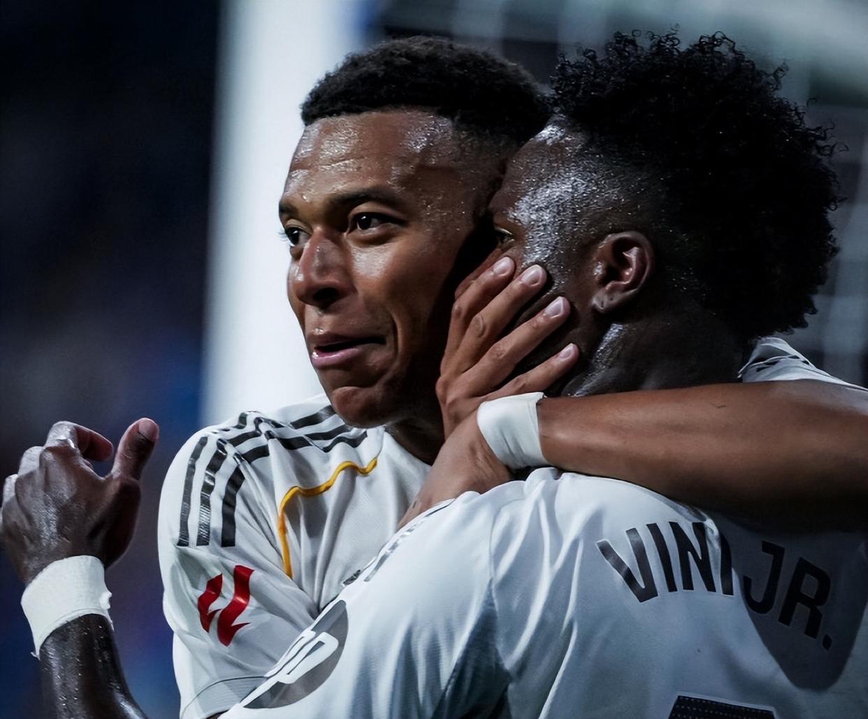 爱游戏体育-包含转会期欧冠焦点战，北京国安单刀错失，悬念犹存，数据趋势出现新变化的词条