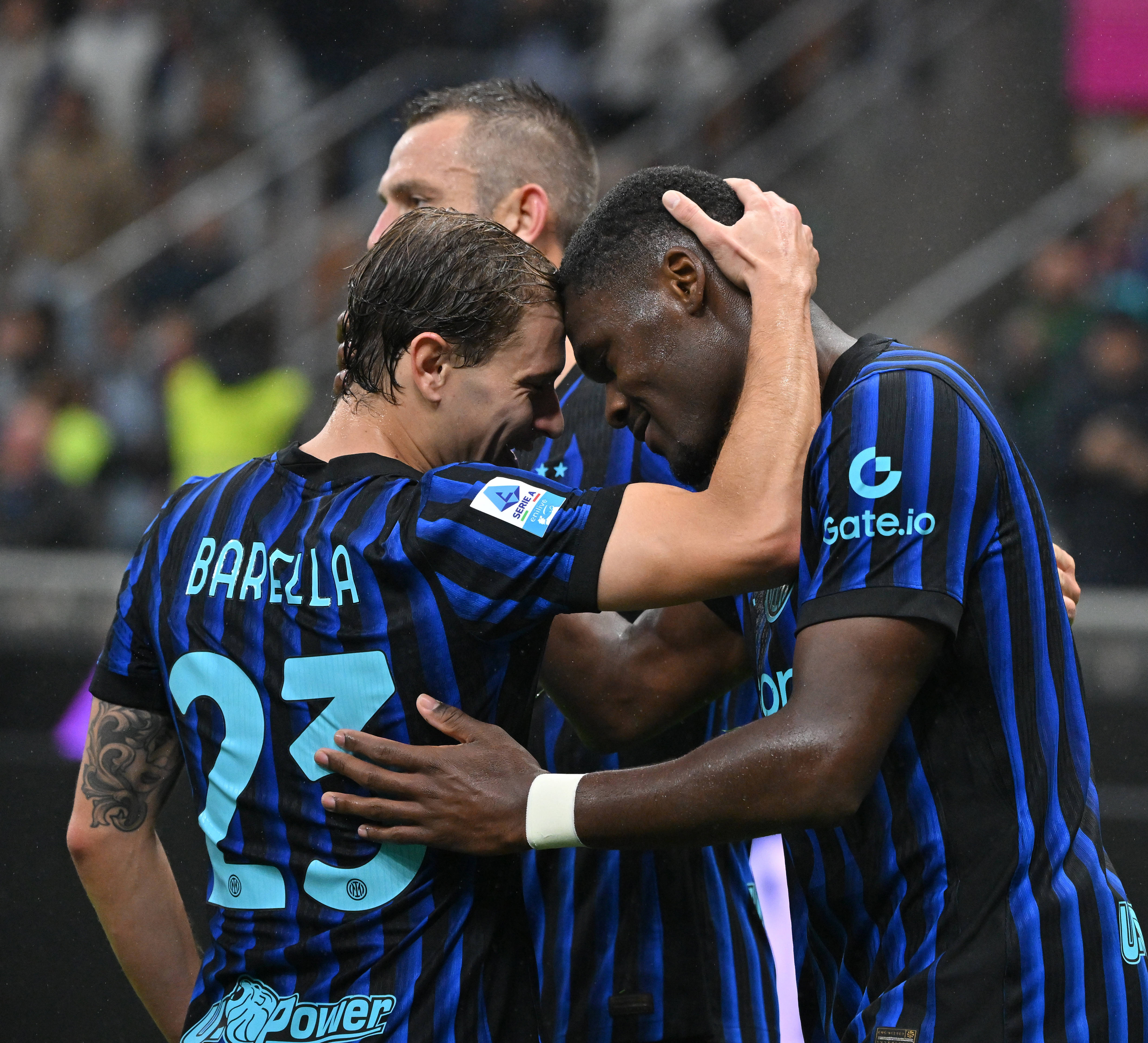 爱游戏官网-里程碑夜!AC米兰豪取连胜,意甲今晨刷纪录,更衣室稳定,细节决定成败