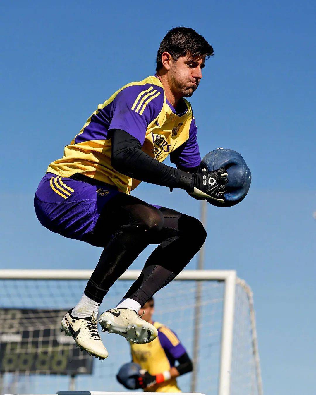 爱游戏体育下载-关于国际比赛日瓦伦西亚调整名单以备社区盾；远射贴柱环节打磨；管理层满意；更衣室氛围转暖的信息